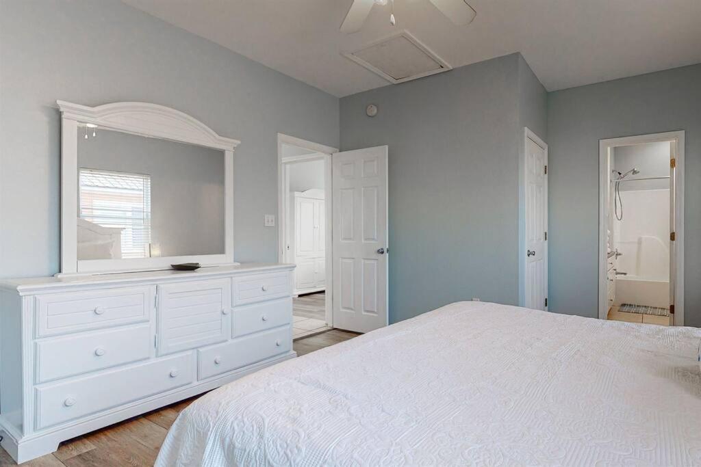 Eye-Catching Property W/ Picturesque Coastal Views Gulf Shores Eksteriør billede