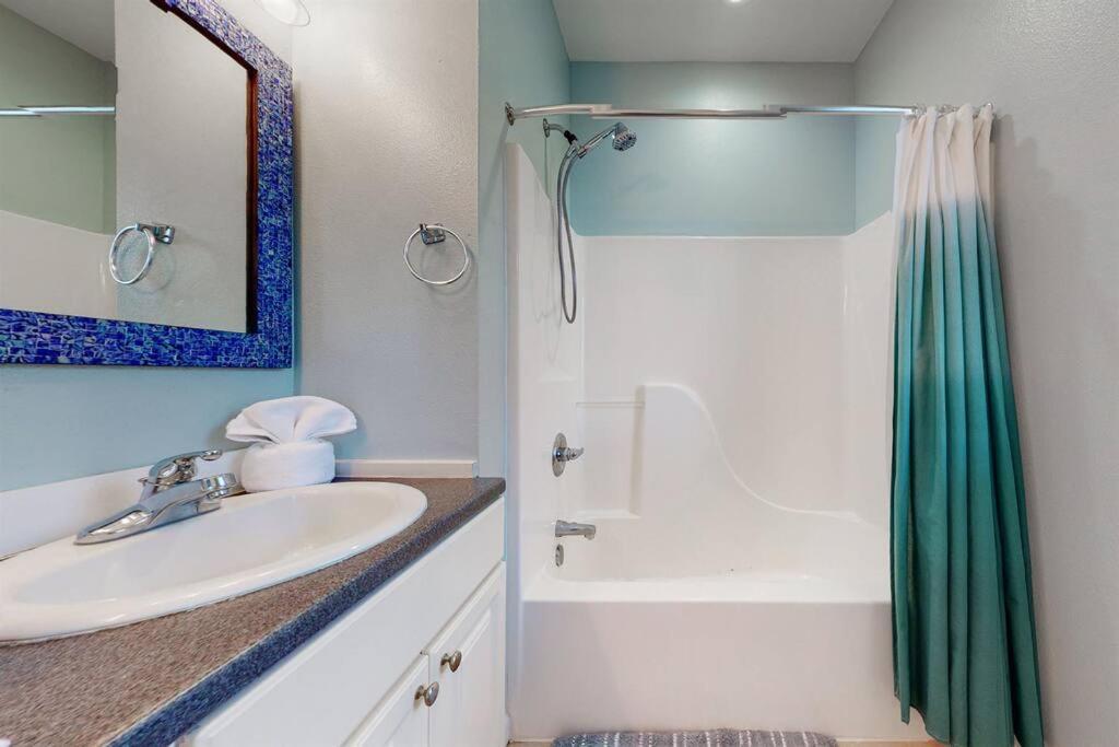 Eye-Catching Property W/ Picturesque Coastal Views Gulf Shores Eksteriør billede