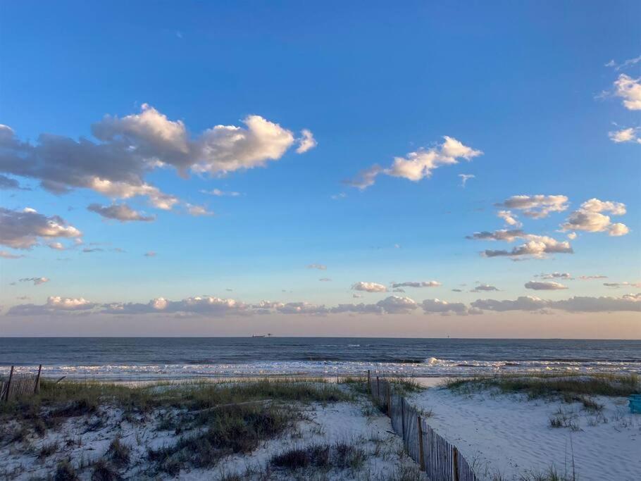 Eye-Catching Property W/ Picturesque Coastal Views Gulf Shores Eksteriør billede
